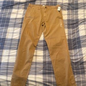 GAP 32 x 34 Khaki Pants